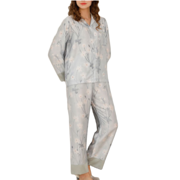 LIVIA Σετ πιτζάμες με αχνά λευκά λουλούδια, μακρυμάνικη πουκαμίσα και παντελόνα 100% βισκόζη