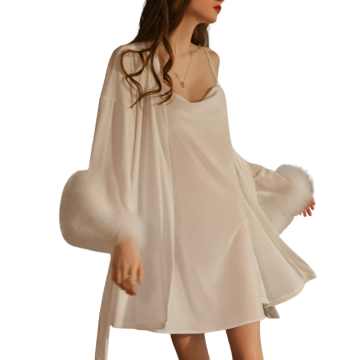 GABRIELLA Μακρυμάνικη βελούδινη ρόμπα με καμπάνα μανίκι με πούπουλα και ζώνη